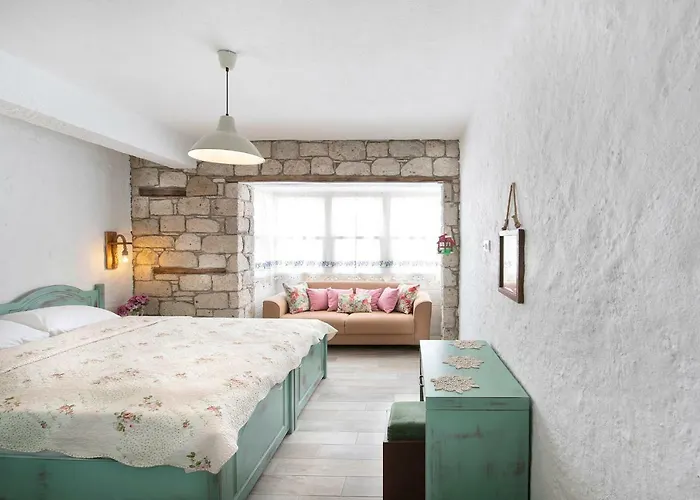 Monat אלאקאטי