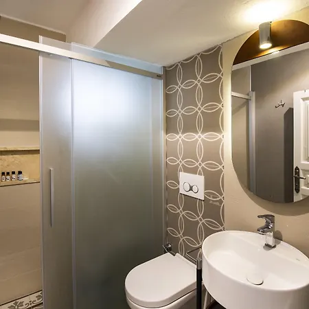 Monat Otel