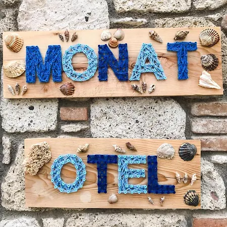 فندق Monat 2*